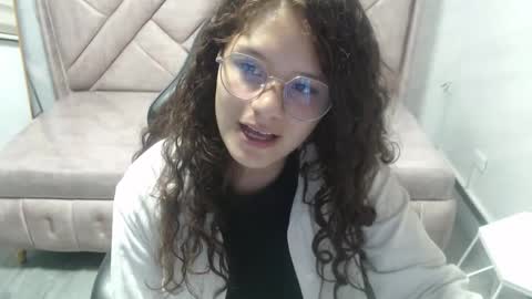 velvet_moon_v online show from February 3, 7:41 pm