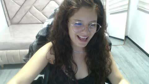 Snapshot of velvet_moon_v chatting on March 26, 8:14 pm velvet_moon_v online show from March 26, 8:14 pm