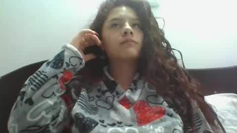 Snapshot of velvet_moon_v chatting on April 18, 7:58 pm velvet_moon_v online show from April 18, 7:58 pm