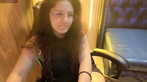 Snapshot of velvet_moon_v chatting on July 1, 3:08 am velvet_moon_v online show from July 1, 3:08 am