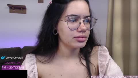 Snapshot of velvetcrystal chatting on November 18, 1:33 am Crystal PVT OPEN online show from November 18, 1:33 am