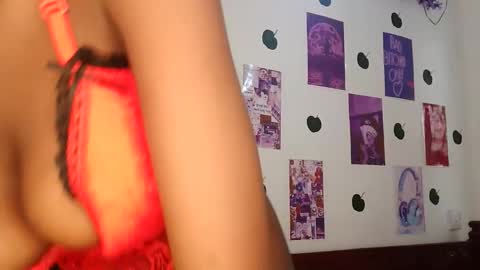 Snapshot of velvetdesiree chatting on June 2, 4:36 am velvetdesiree online show from June 2, 4:36 am