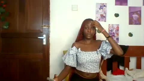 Snapshot of velvetdesiree chatting on June 22, 6:43 am velvetdesiree online show from June 22, 6:43 am