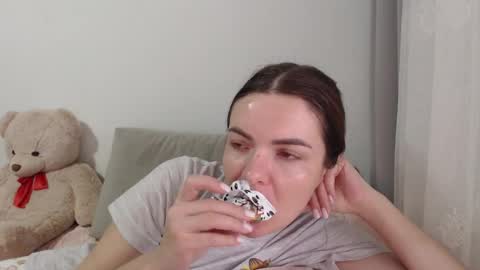 Snapshot of velvetmoon123 chatting on December 14, 9:47 am velvetmoon123 online show from December 14, 9:47 am