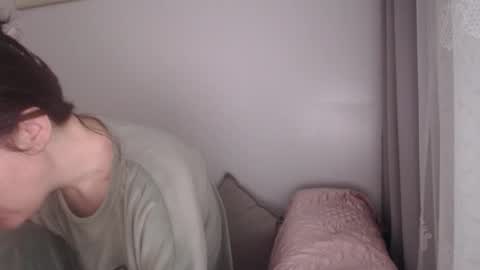 Snapshot of velvetmoon123 chatting on December 18, 7:47 am velvetmoon123 online show from December 18, 7:47 am