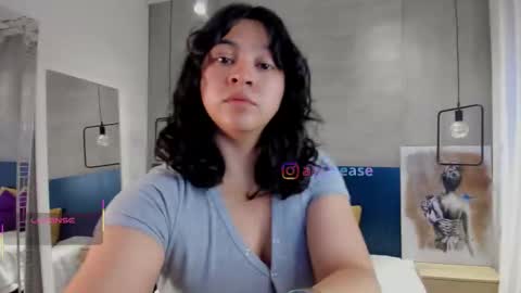 velvettease_ online show from January 14, 12:44 pm