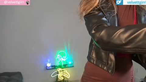Snapshot of velvettgirl chatting on May 29, 5:38 am VelvetTGirl online show from May 29, 5:38 am