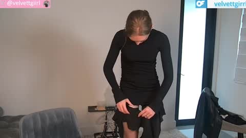 Snapshot of velvettgirl chatting on June 4, 9:54 pm VelvetTGirl online show from June 4, 9:54 pm