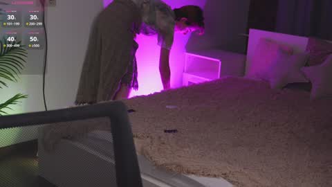 Snapshot of velvetvalkyries chatting on December 11, 5:37 pm CLEOshort hair TIna long hair online show from December 11, 5:37 pm