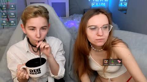 Snapshot of velvetvalkyries chatting on January 4, 1:53 pm CLEOshort hair TIna long hair online show from January 4, 1:53 pm