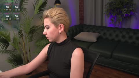 Snapshot of velvetvalkyries chatting on January 14, 5:56 pm CLEOshort hair TIna long hair online show from January 14, 5:56 pm