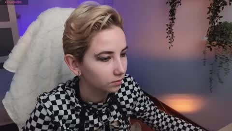 Snapshot of velvetvalkyries chatting on February 9, 2:50 pm CLEOshort hair TIna long hair online show from February 9, 2:50 pm