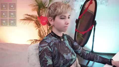 Snapshot of velvetvalkyries chatting on February 12, 2:54 pm CLEOshort hair TIna long hair online show from February 12, 2:54 pm