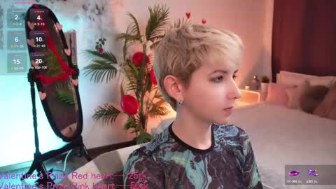 Snapshot of velvetvalkyries chatting on February 14, 4:31 pm CLEOshort hair TIna long hair online show from February 14, 4:31 pm
