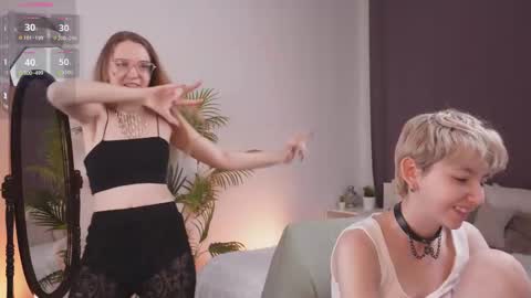 Snapshot of velvetvalkyries chatting on February 23, 1:42 pm CLEOshort hair TIna long hair online show from February 23, 1:42 pm