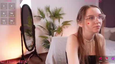 Snapshot of velvetvalkyries chatting on February 23, 7:49 pm CLEOshort hair TIna long hair online show from February 23, 7:49 pm