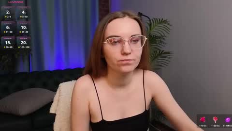 Snapshot of velvetvalkyries chatting on March 2, 3:27 pm CLEOshort hair TIna long hair online show from March 2, 3:27 pm