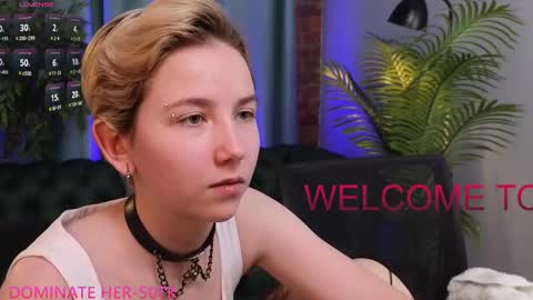 Snapshot of velvetvalkyries chatting on March 2, 6:30 pm CLEOshort hair TIna long hair online show from March 2, 6:30 pm