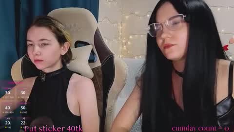 Snapshot of velvetvalkyries chatting on November 1, 3:58 pm CLEOshort hair TIna long hair online show from November 1, 3:58 pm