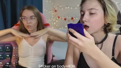 Snapshot of velvetvalkyries chatting on November 16, 4:34 pm CLEOshort hair TIna long hair online show from November 16, 4:34 pm