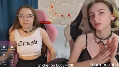 Snapshot of velvetvalkyries chatting on November 21, 5:22 pm CLEOshort hair TIna long hair online show from November 21, 5:22 pm