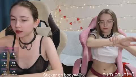 Snapshot of velvetvalkyries chatting on November 29, 5:16 pm CLEOshort hair TIna long hair online show from November 29, 5:16 pm