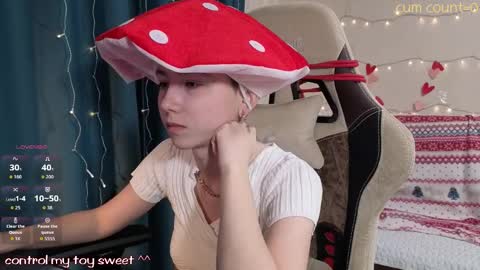 Snapshot of velvetvalkyries chatting on February 8, 1:14 pm CLEOshort hair TIna long hair online show from February 8, 1:14 pm