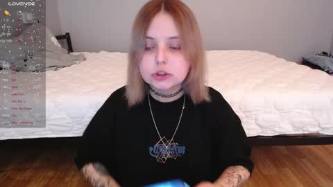 Snapshot of vendymories chatting on January 18, 7:06 pm eva 3 online show from January 18, 7:06 pm