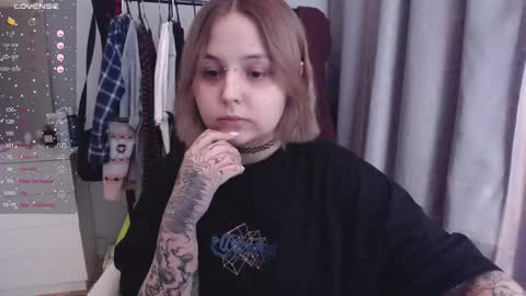 Snapshot of vendymories chatting on February 9, 4:33 pm eva 3 online show from February 9, 4:33 pm