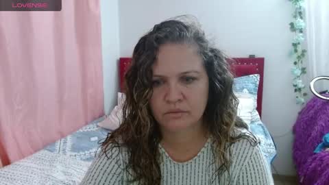 Snapshot of venecasexy44 chatting on May 13, 8:23 am venecasexy44 online show from May 13, 8:23 am