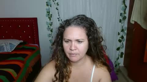 Snapshot of venecasexy44 chatting on May 19, 9:37 am venecasexy44 online show from May 19, 9:37 am