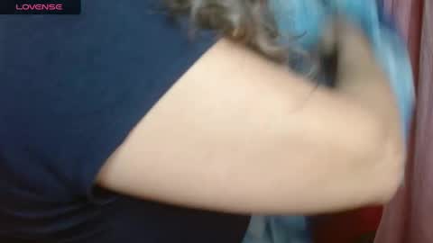 Snapshot of venecasexy44 chatting on May 29, 10:46 am venecasexy44 online show from May 29, 10:46 am