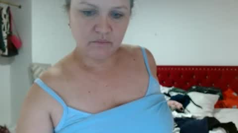 Snapshot of venecasexy44 chatting on June 17, 3:02 pm venecasexy44 online show from June 17, 3:02 pm
