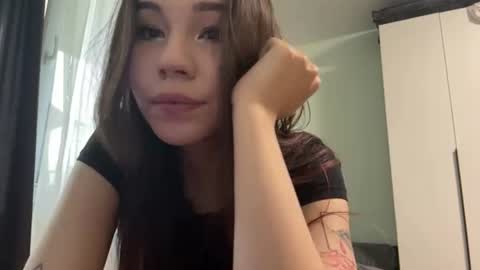Snapshot of venessasatterwhite chatting on July 2, 2:34 pm Milla online show from July 2, 2:34 pm