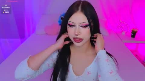 Snapshot of venomeowww_ chatting on November 4, 3:16 am Vivian online show from November 4, 3:16 am