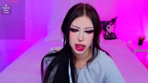 Snapshot of venomeowww_ chatting on November 12, 4:13 am Vivian online show from November 12, 4:13 am