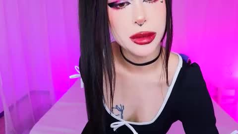 Snapshot of venomeowww_ chatting on November 21, 3:49 am Vivian online show from November 21, 3:49 am