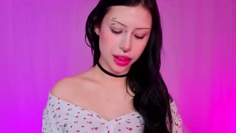 Snapshot of venomeowww_ chatting on November 25, 4:12 am Vivian online show from November 25, 4:12 am