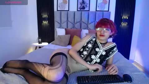 Snapshot of venus_999_ chatting on June 12, 10:08 pm venus_999_ online show from June 12, 10:08 pm