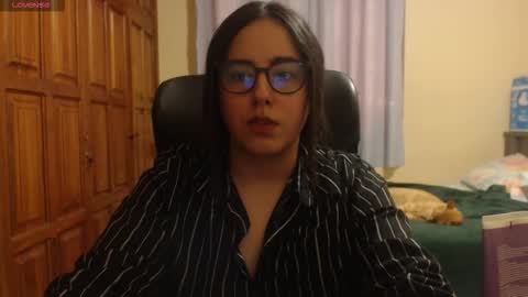 Snapshot of venus_cat_ chatting on December 16, 10:37 pm Venus online show from December 16, 10:37 pm