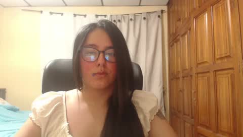 Snapshot of venus_cat_ chatting on June 15, 11:51 pm Venus online show from June 15, 11:51 pm
