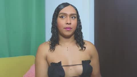 Snapshot of venus_speer chatting on December 6, 2:35 am Luisa online show from December 6, 2:35 am