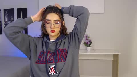 Snapshot of venus_steffen chatting on September 17, 12:40 pm Mia online show from September 17, 12:40 pm