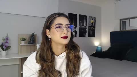 Snapshot of venus_steffen chatting on September 18, 12:29 pm Mia online show from September 18, 12:29 pm