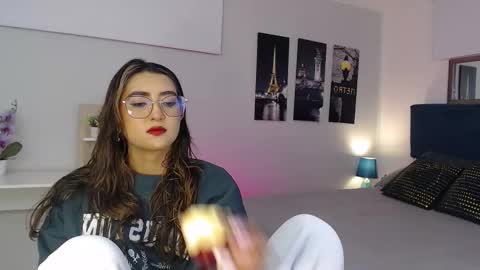 Snapshot of venus_steffen chatting on October 8, 12:36 pm Mia online show from October 8, 12:36 pm