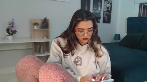 Snapshot of venus_steffen chatting on October 29, 12:40 pm Mia online show from October 29, 12:40 pm