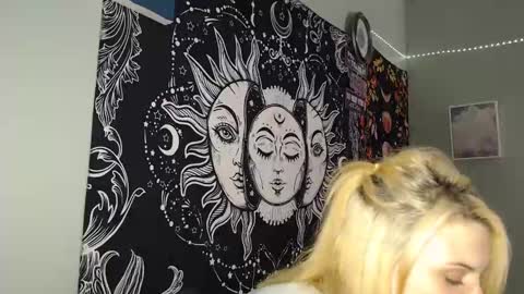 Miss Venus online show from September 12, 2:00 am