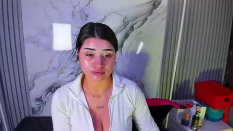 Snapshot of venusowen_ chatting on May 12, 1:52 pm Venusowen online show from May 12, 1:52 pm