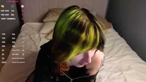 Snapshot of veolatownson chatting on October 29, 8:10 pm Erica online show from October 29, 8:10 pm