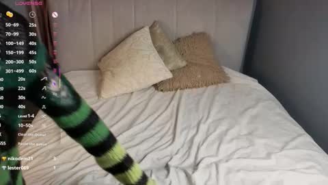 Snapshot of veolatownson chatting on November 2, 8:11 pm Erica online show from November 2, 8:11 pm